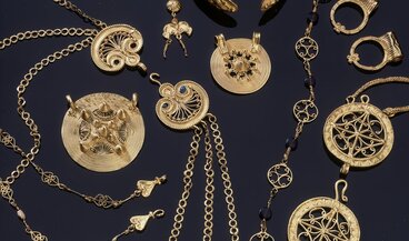 Der römische Goldschmuck, der 1741 entdeckt worden ist.