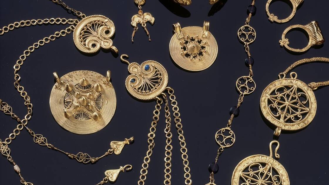 Der römische Goldschmuck, der 1741 entdeckt worden ist.
