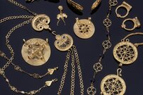 Der römische Goldschmuck, der 1741 entdeckt worden ist.