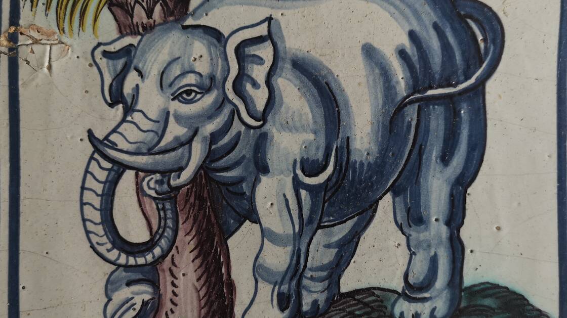 Ofenkachel mit Elefant