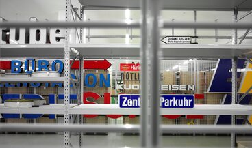 Blick in das Depot des Sammlungszentrums